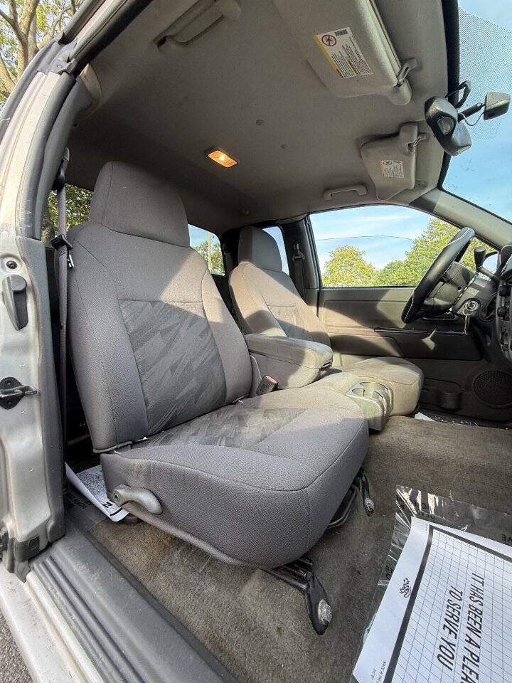 Used 2004 Chevrolet Colorado LS w/ Power Convenience Package AWD/4WD image 16