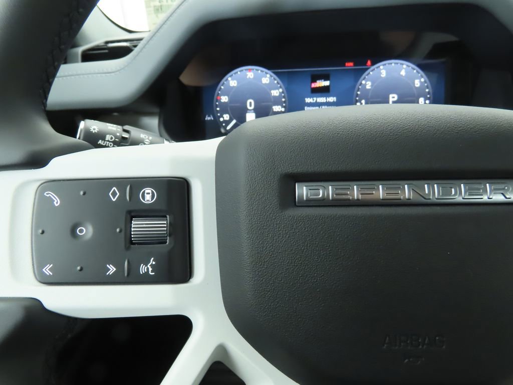New 2026 Land Rover Defender 130 X-Dynamic SE image 11