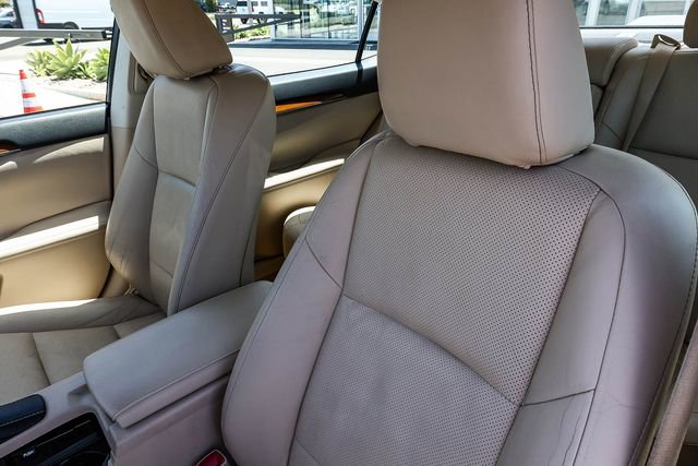 Used 2013 Lexus ES 300h w/ Luxury Pkg FWD image 31