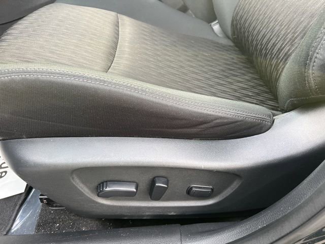 Used 2018 Nissan Rogue SV image 19