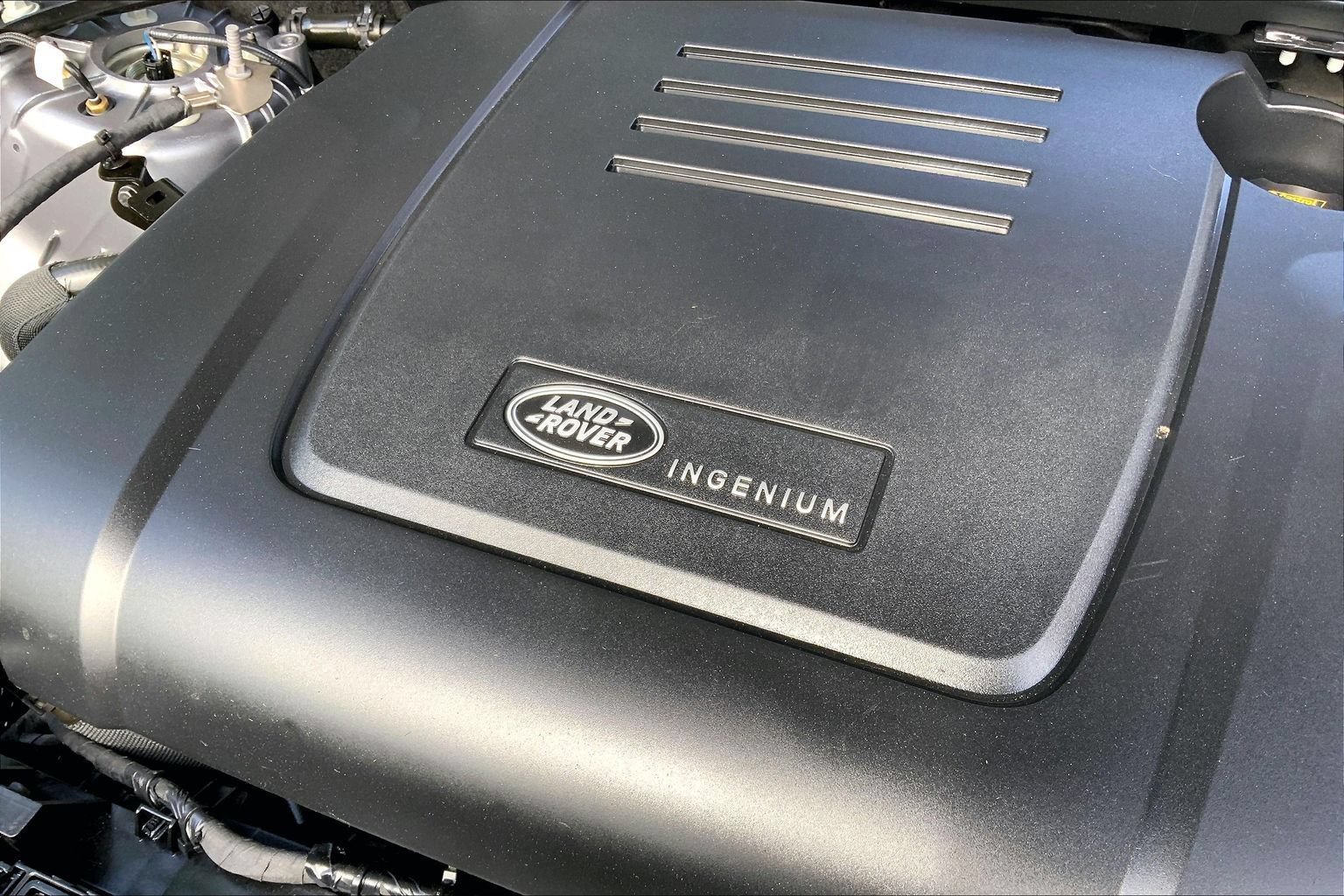 Certified 2024 Land Rover Defender 90 S AWD/4WD image 32