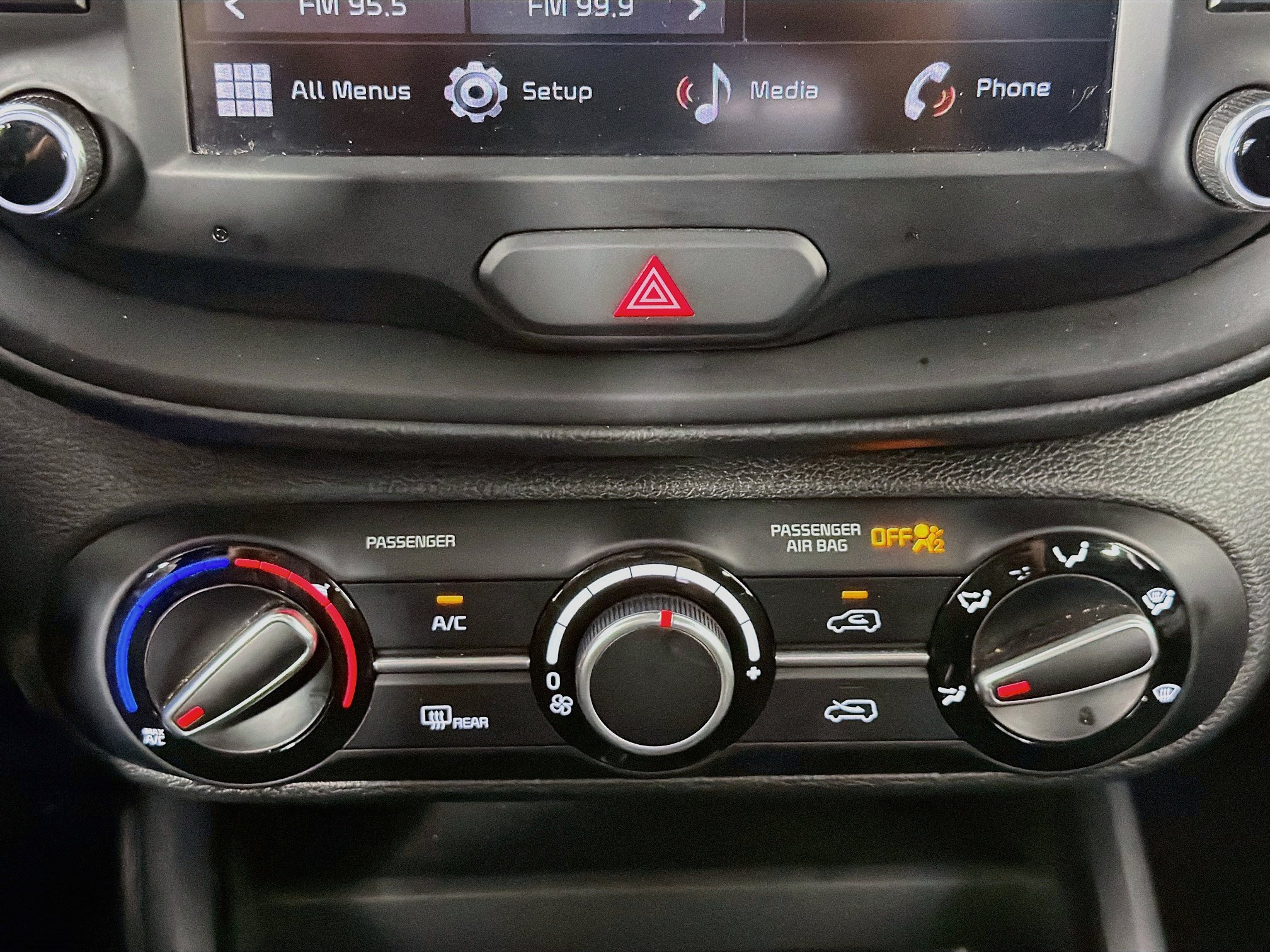 Used 2025 Kia Soul LX w/ LX Technology Package FWD image 24
