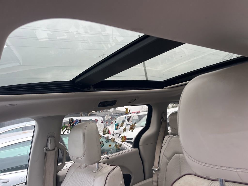 Used 2019 Chrysler Pacifica Limited image 10