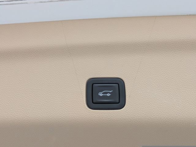 Used 2021 Cadillac Escalade Premium Luxury image 14