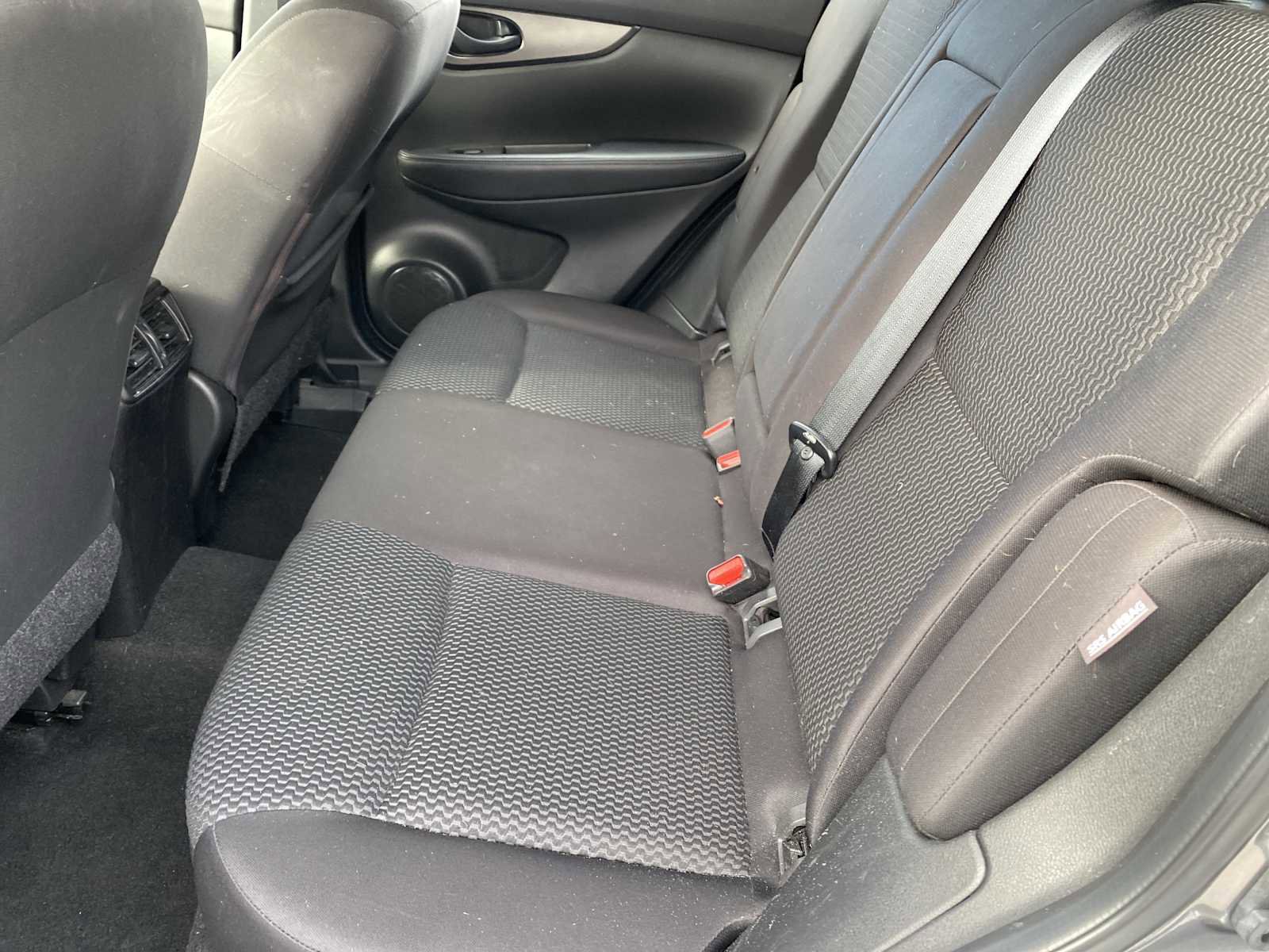 Used 2021 Nissan Rogue Sport S image 25