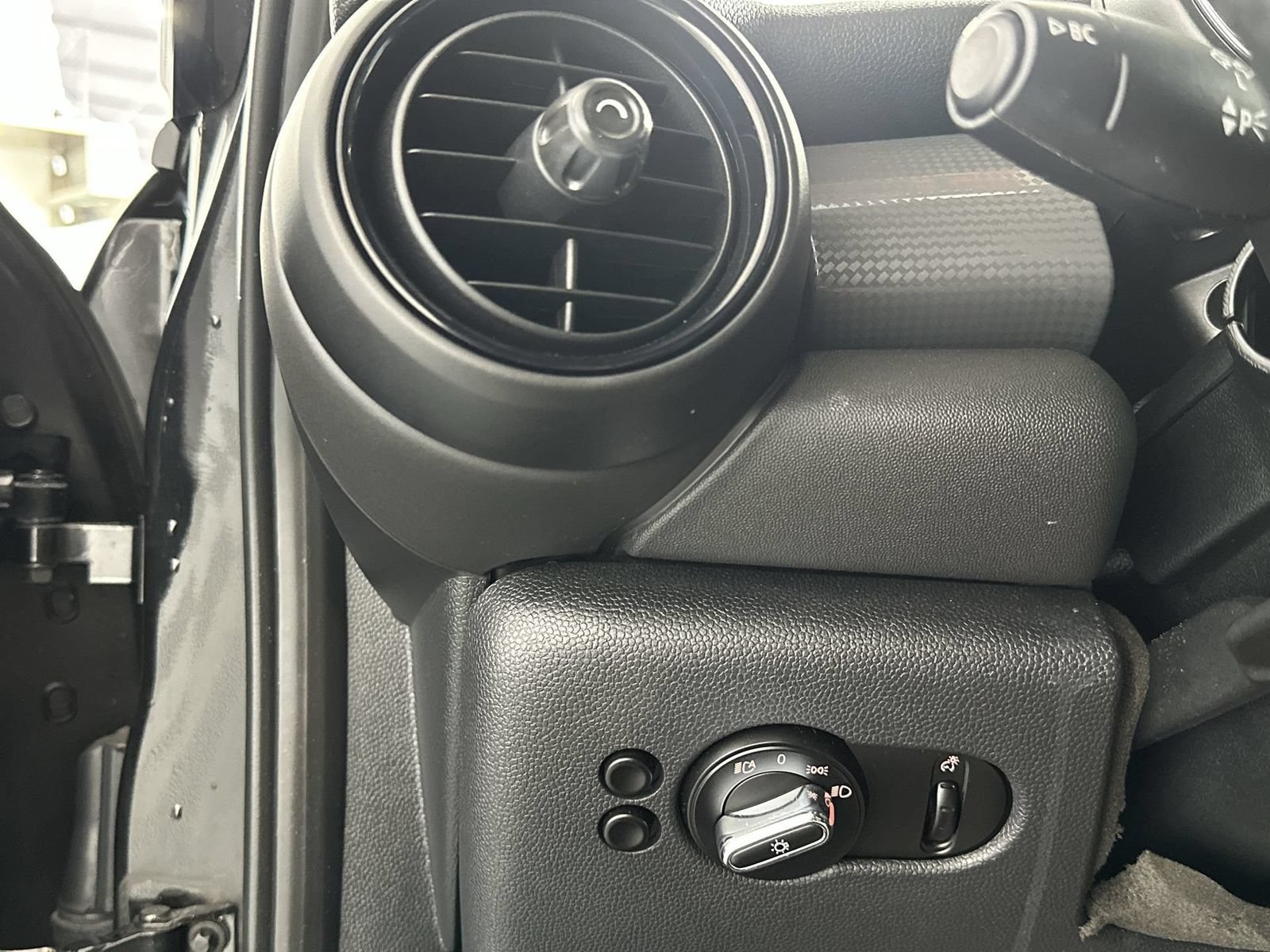 Used 2016 MINI Cooper 4-Door Hardtop FWD image 18