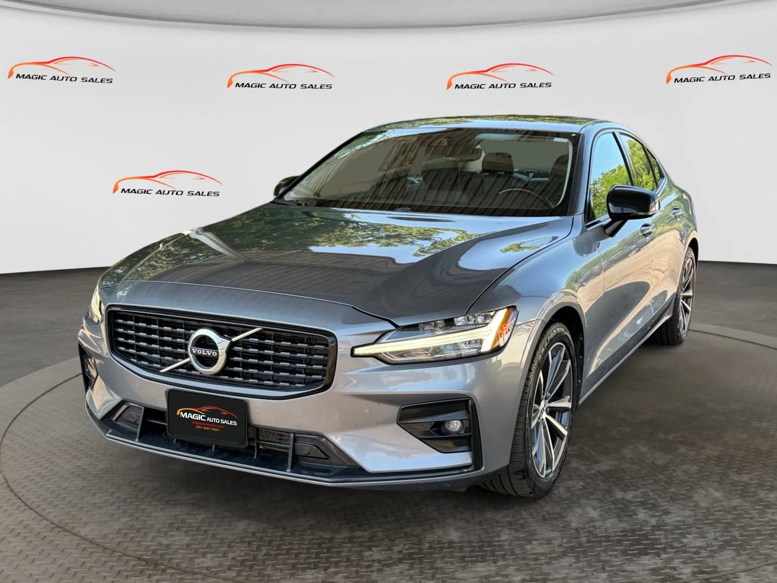 Used 2021 Volvo S60 T5 Momentum w/ Premium Package FWD image 1