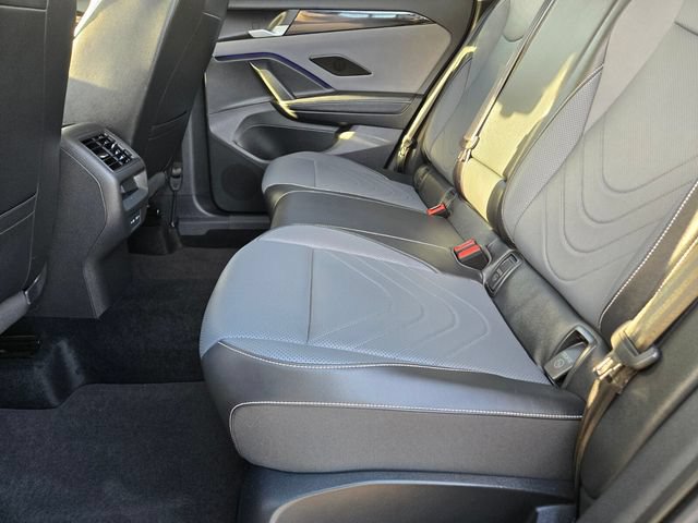 Used 2025 Volkswagen Tiguan SE AWD/4WD image 11