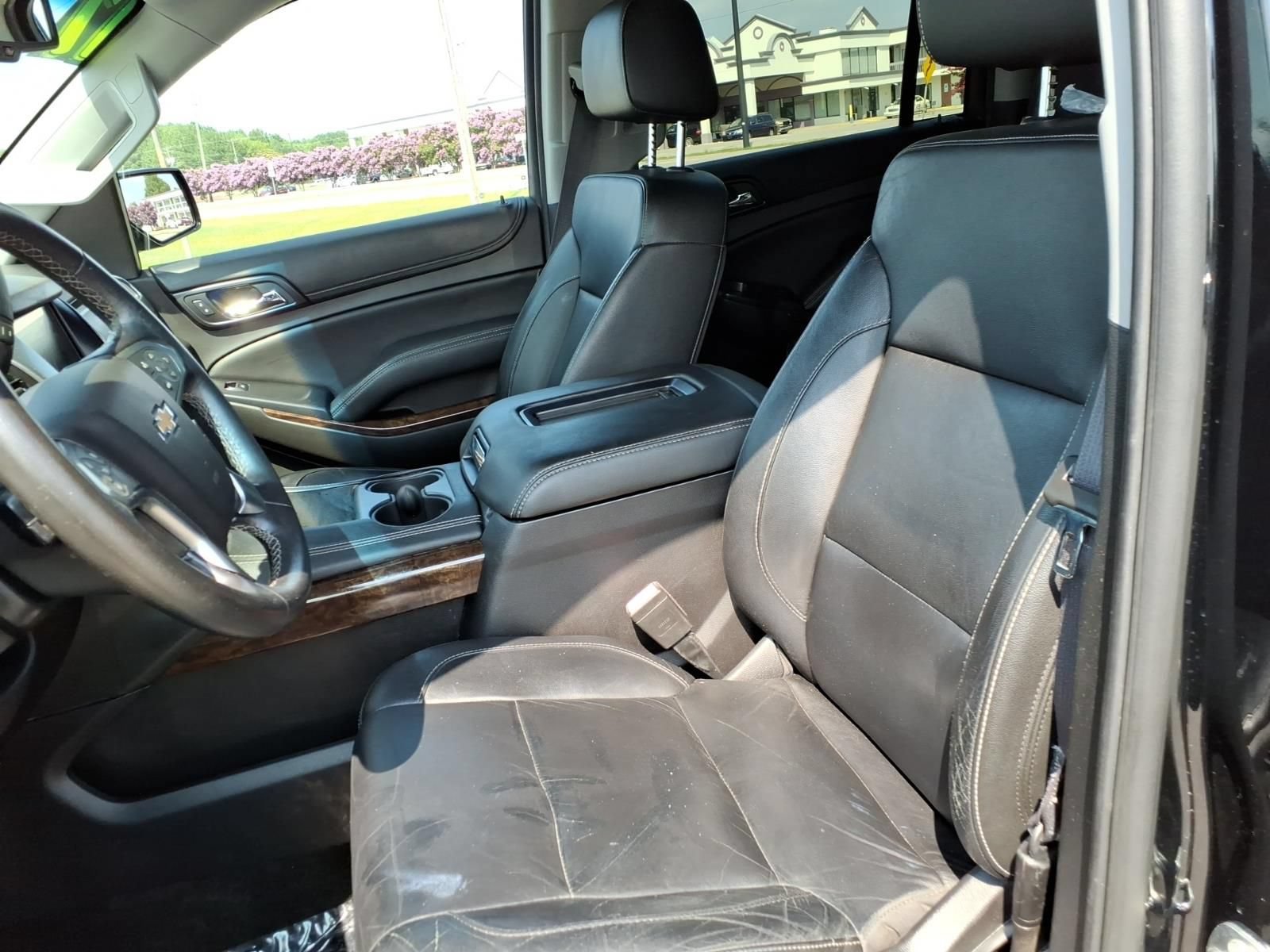 Used 2017 Chevrolet Suburban LT RWD image 19