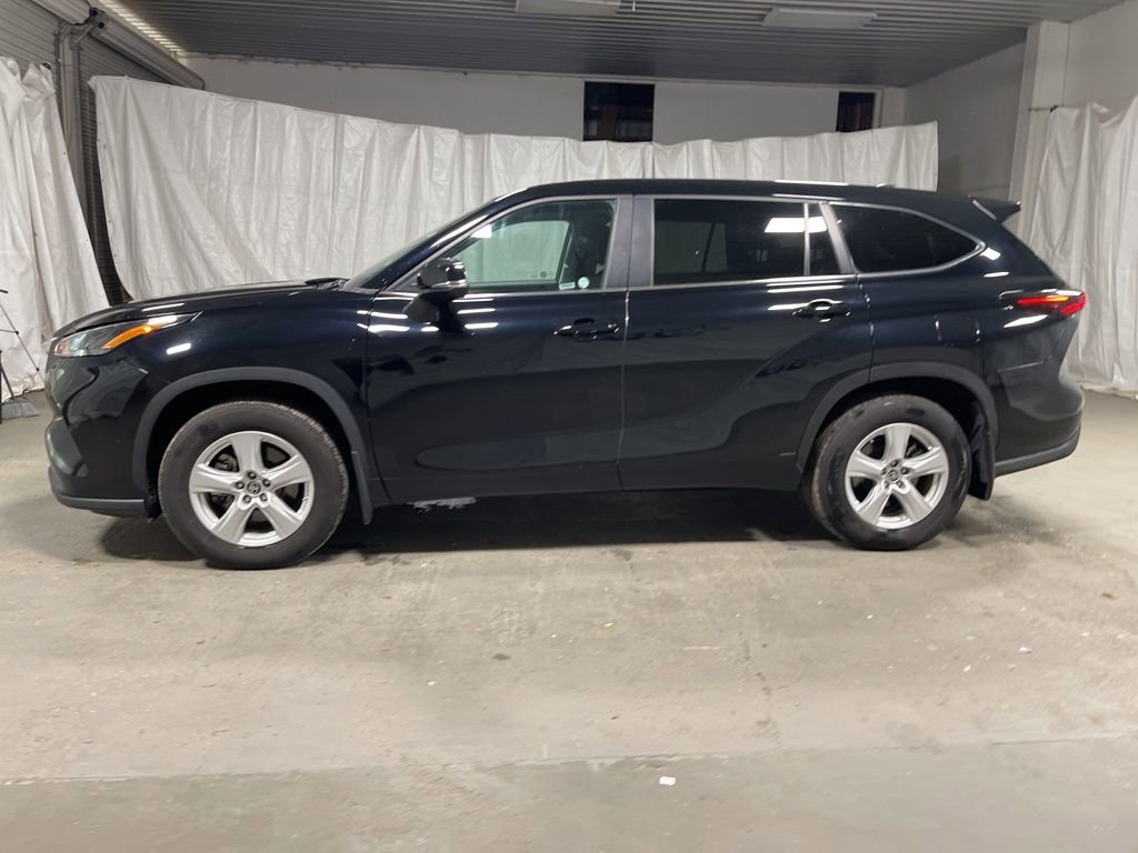 Used 2024 Toyota Highlander XLE image 4