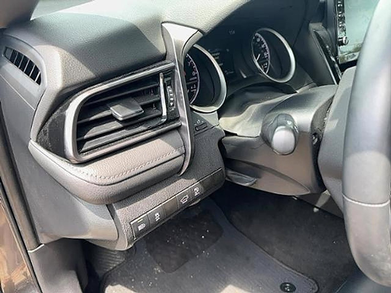 Used 2024 Toyota Camry XLE image 13