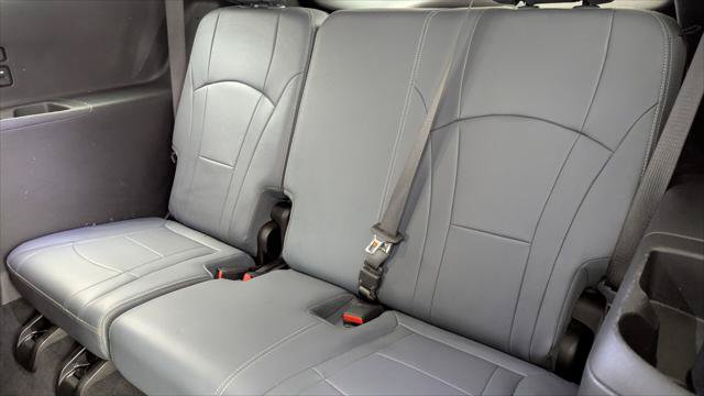 Used 2021 Buick Enclave Essence w/ Sport Touring Edition FWD image 18