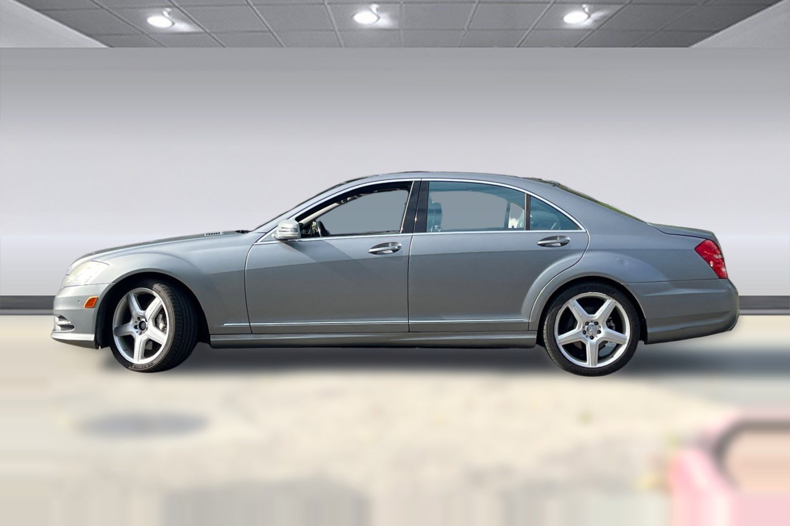 Used 2011 Mercedes-Benz S 550 image 2