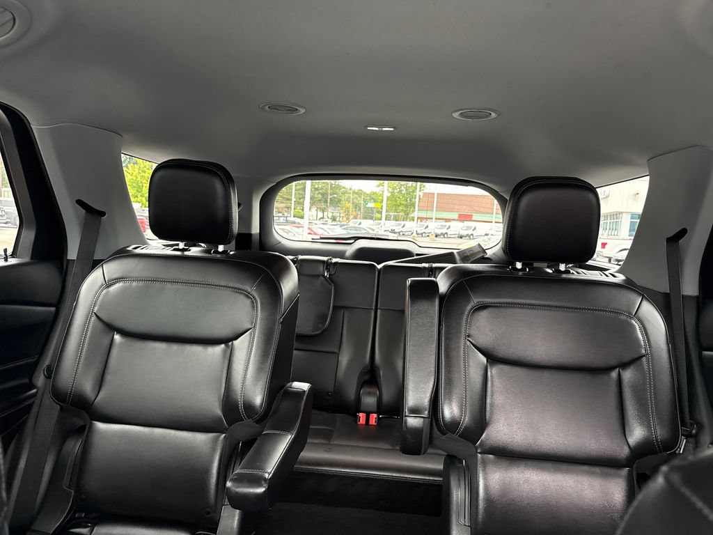 Used 2024 Ford Explorer XLT w/ Equipment Group 202A AWD/4WD image 42
