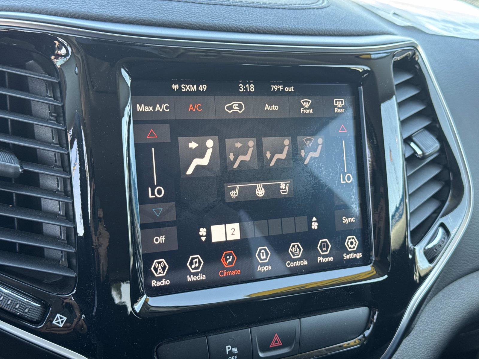 Used 2019 Jeep Cherokee Limited w/ Luxury Group image 15