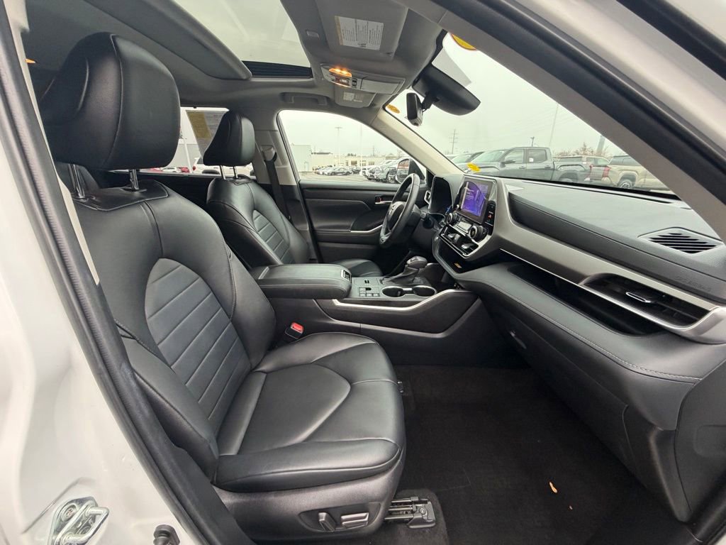 Used 2023 Toyota Highlander XLE image 19