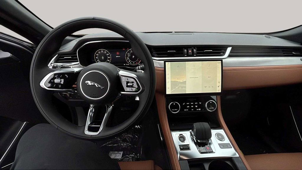 New 2025 Jaguar F-PACE R-Dynamic S image 13