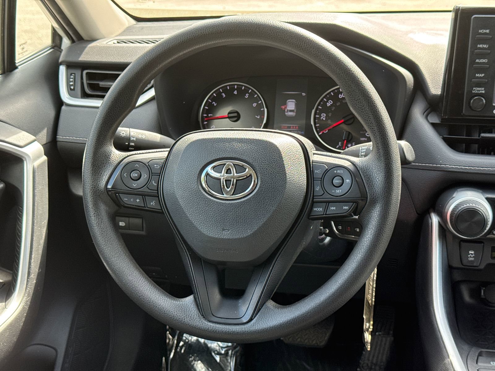 Used 2022 Toyota RAV4 LE image 23