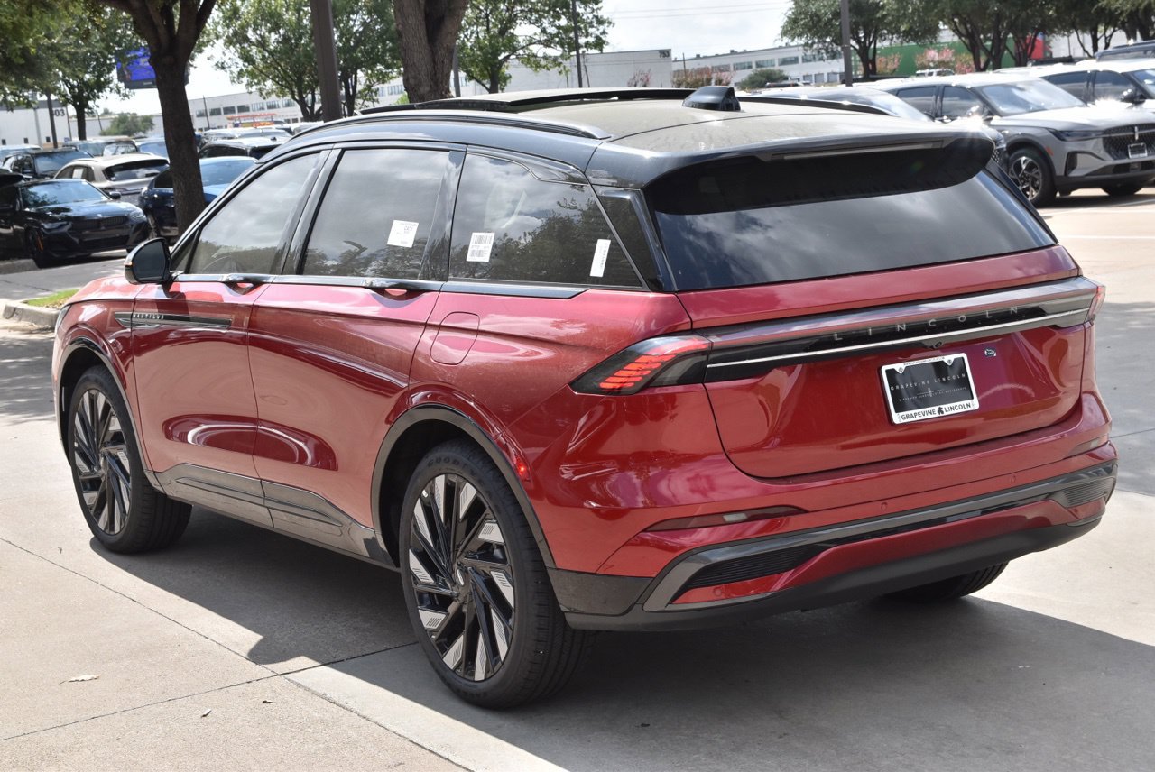 New 2026 Lincoln Nautilus Reserve AWD/4WD image 9
