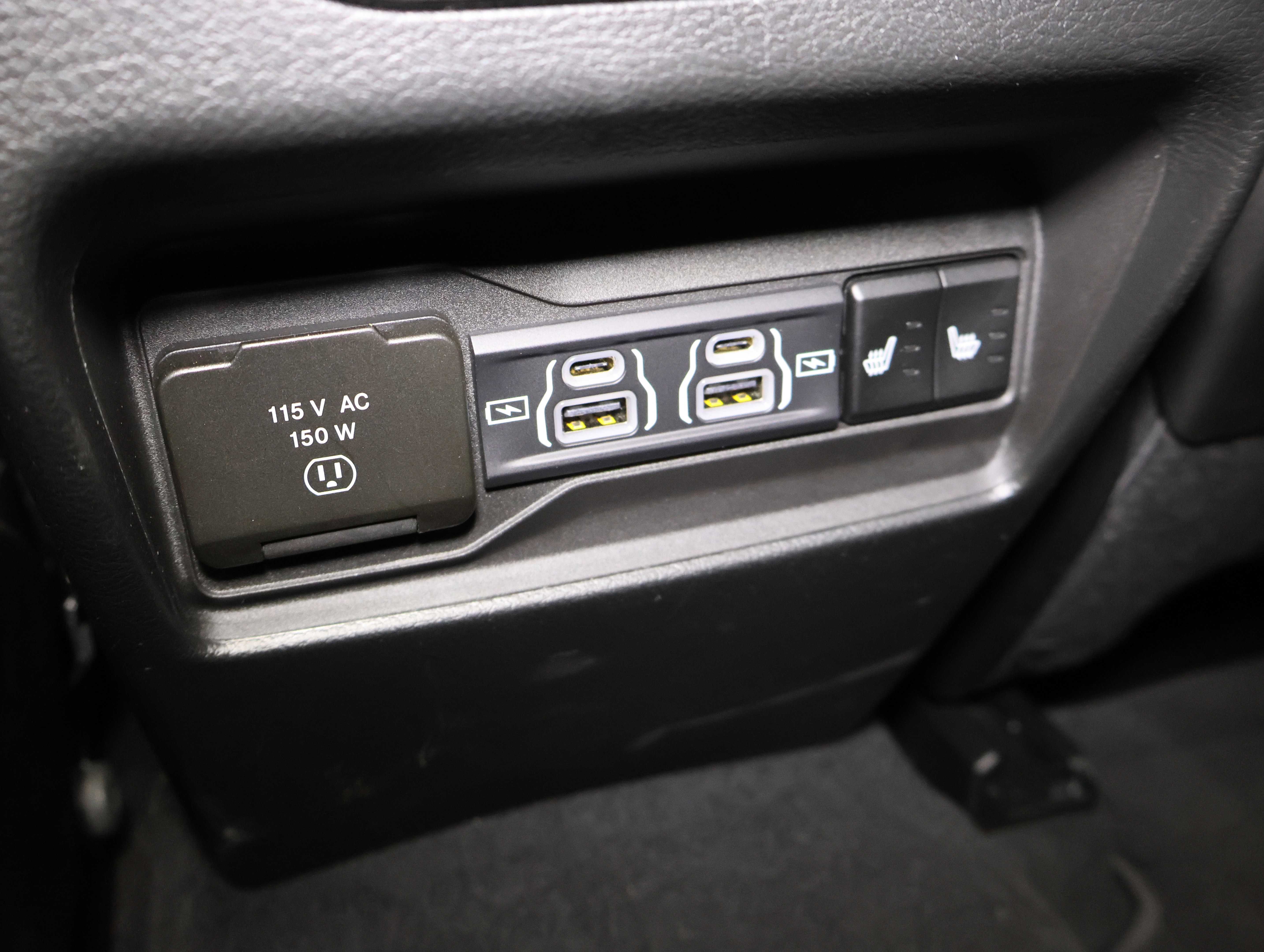 Used 2025 Jeep Grand Cherokee Limited w/ Luxury Tech Group II image 41