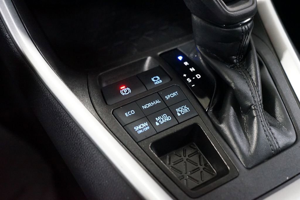 Certified 2022 Toyota RAV4 XLE w/ Convenience Package image 21