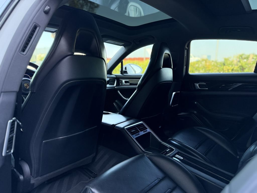 Used 2018 Porsche Panamera 4 w/ Premium Package AWD/4WD image 23
