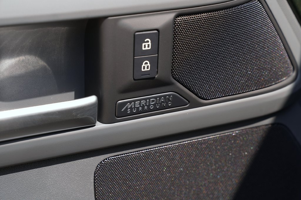 New 2026 Land Rover Defender 110 X-Dynamic SE AWD/4WD image 11