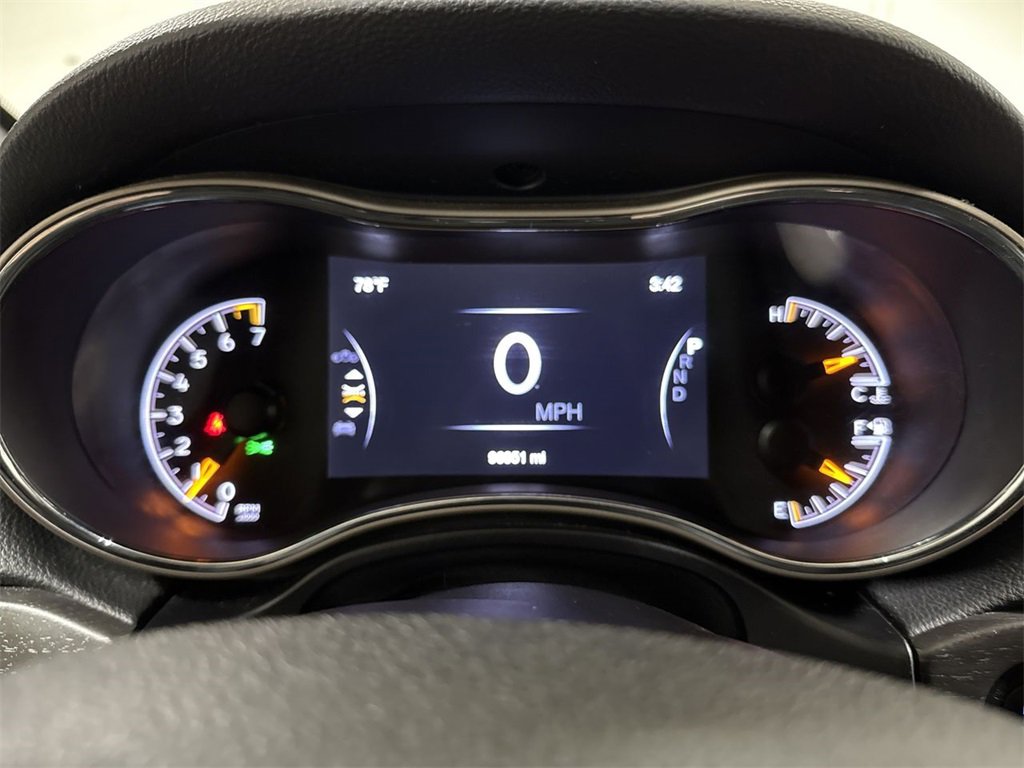 Used 2017 Jeep Grand Cherokee Laredo w/ Quick Order Package 23E image 11