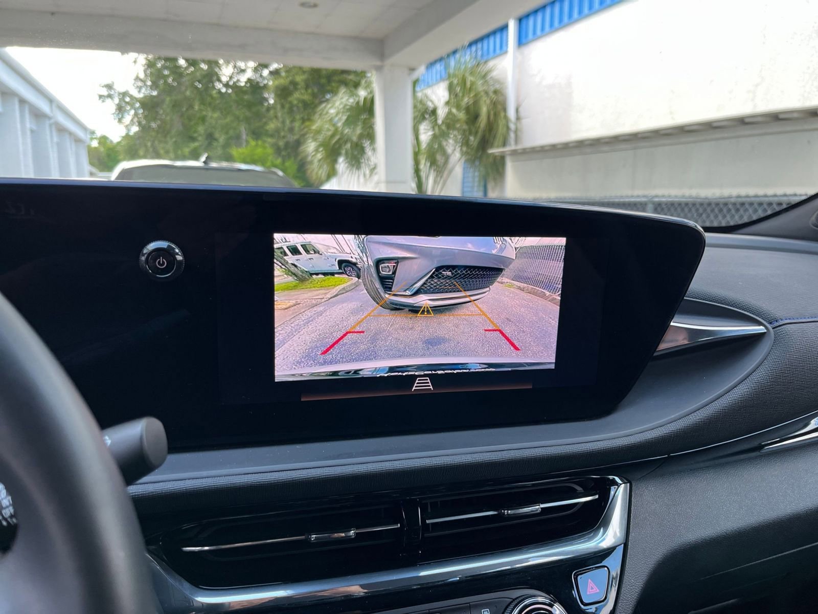 Used 2025 Buick Envista Sport Touring image 18