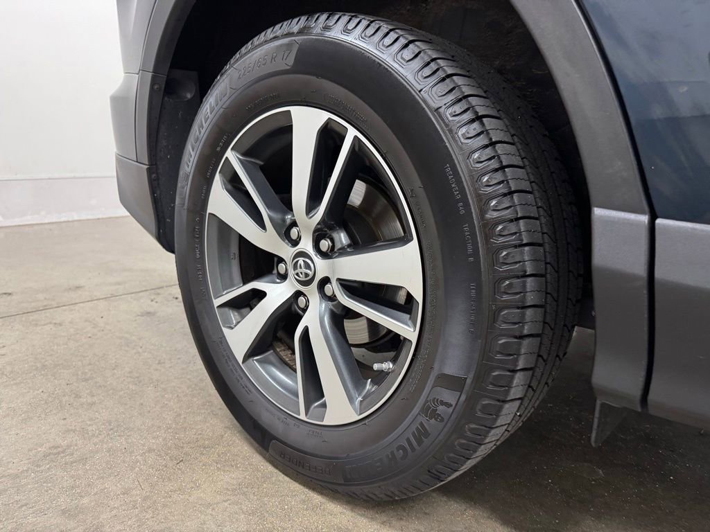 Used 2018 Toyota RAV4 XLE image 10
