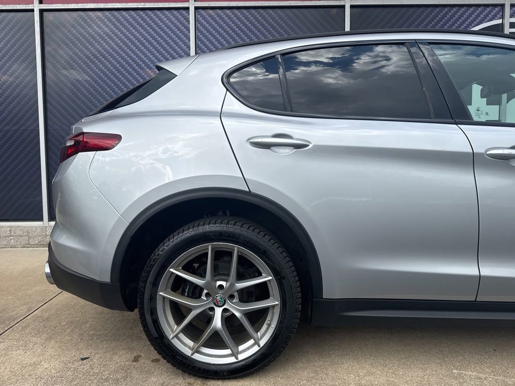 Used 2018 Alfa Romeo Stelvio Ti Sport AWD/4WD image 4