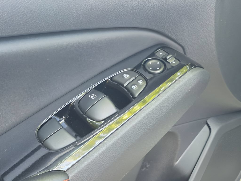 Used 2025 Nissan Altima 2.5 SR FWD image 13