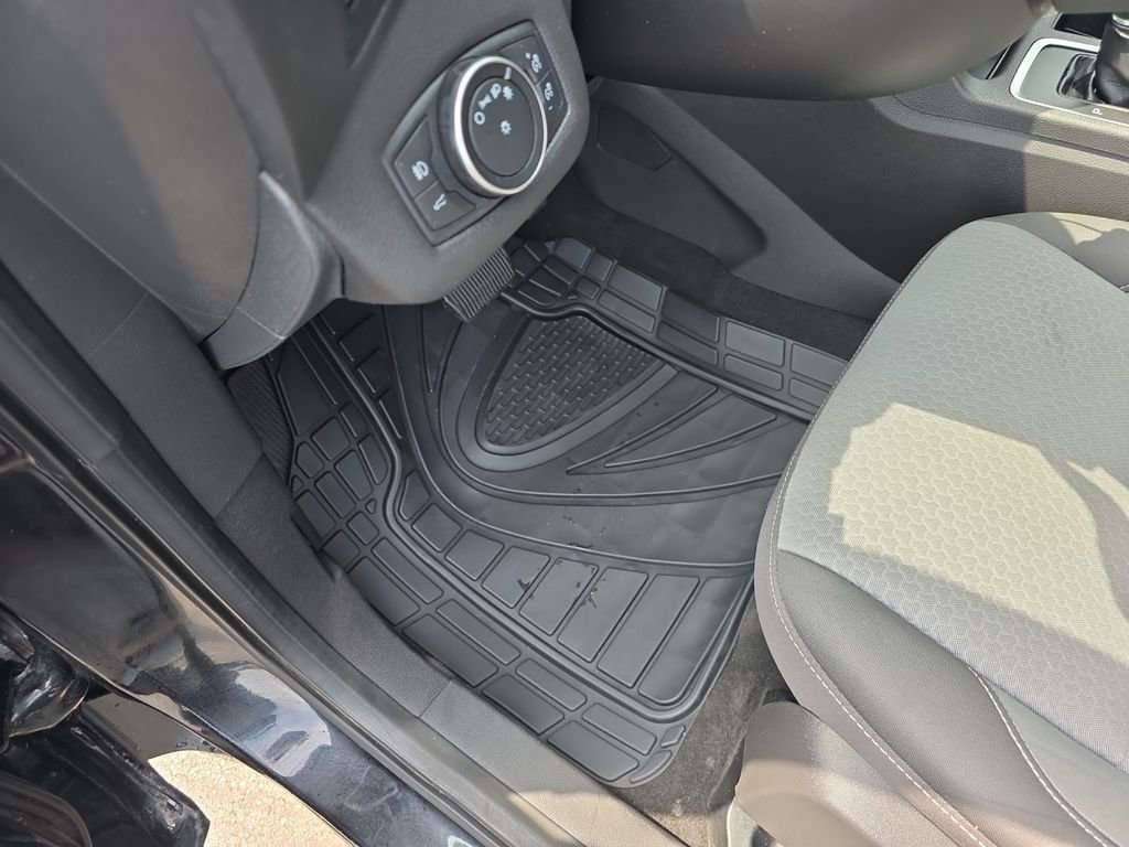 Used 2018 Ford Escape SE w/ SE Sync 3 Package FWD image 16