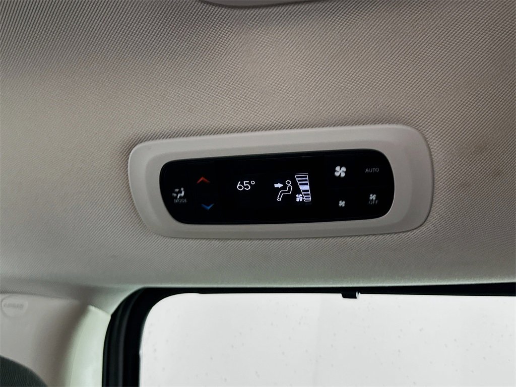 Used 2021 Chrysler Pacifica Touring w/ Cold Weather Group image 26