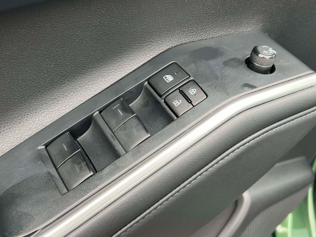 Used 2023 Toyota Highlander XLE AWD/4WD image 17