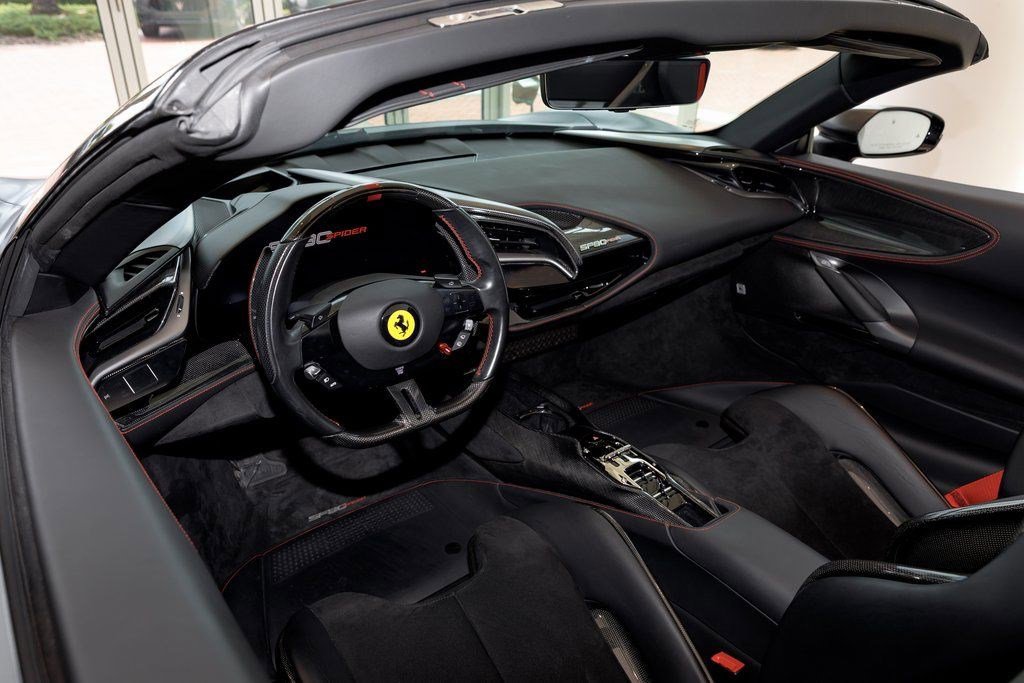 Used 2022 Ferrari SF90 Spider image 24