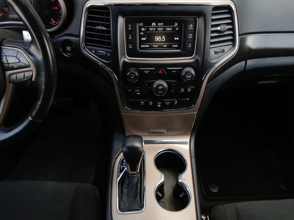 Used 2017 Jeep Grand Cherokee Laredo w/ Quick Order Package 23E AWD/4WD image 3