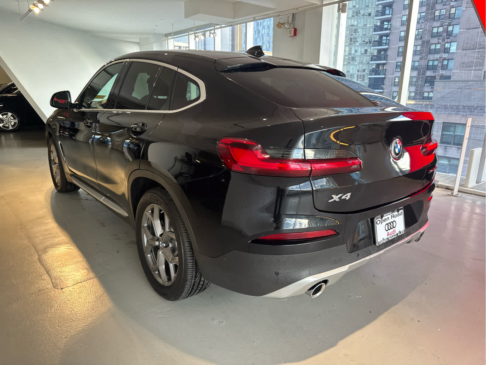 Used 2021 BMW X4 xDrive30i w/ Premium Package AWD/4WD image 2