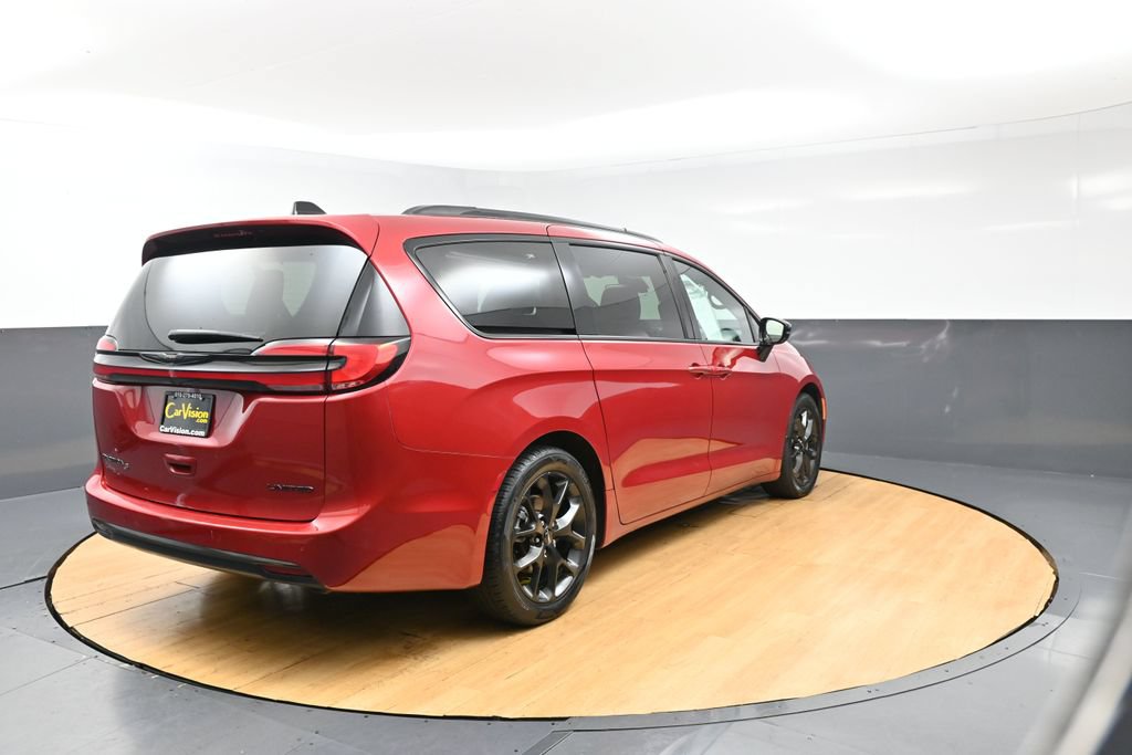 Used 2025 Chrysler Pacifica Limited FWD image 7