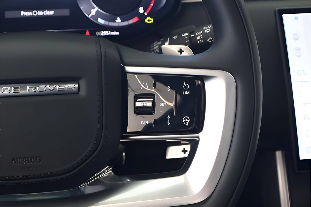 New 2025 Land Rover Range Rover SE AWD/4WD image 17