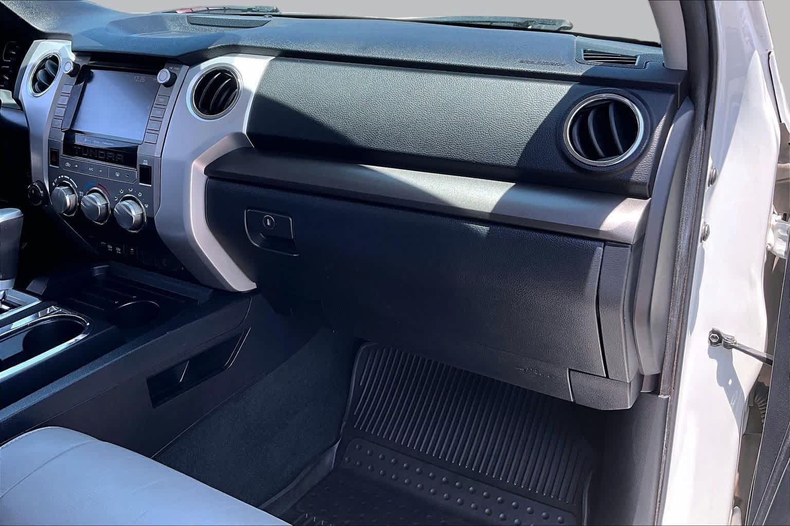 Used 2020 Toyota Tundra SR5 w/ SR5 Leather Package AWD/4WD image 18