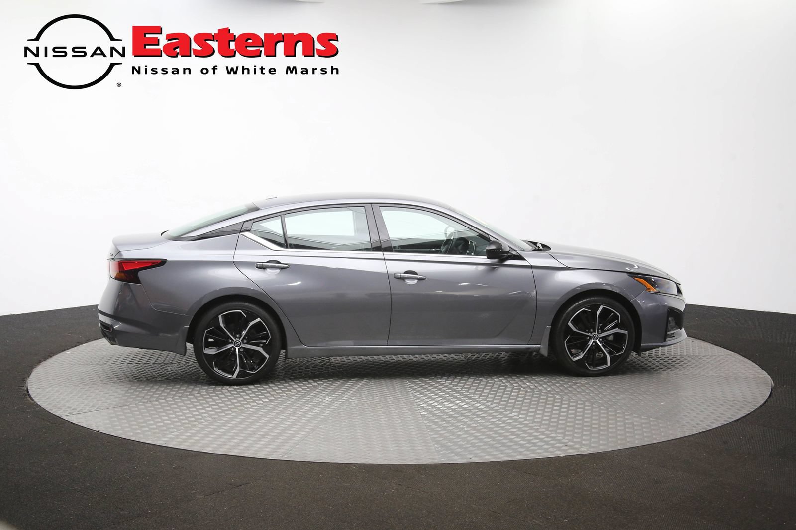 Used 2024 Nissan Altima 2.5 SR FWD image 38