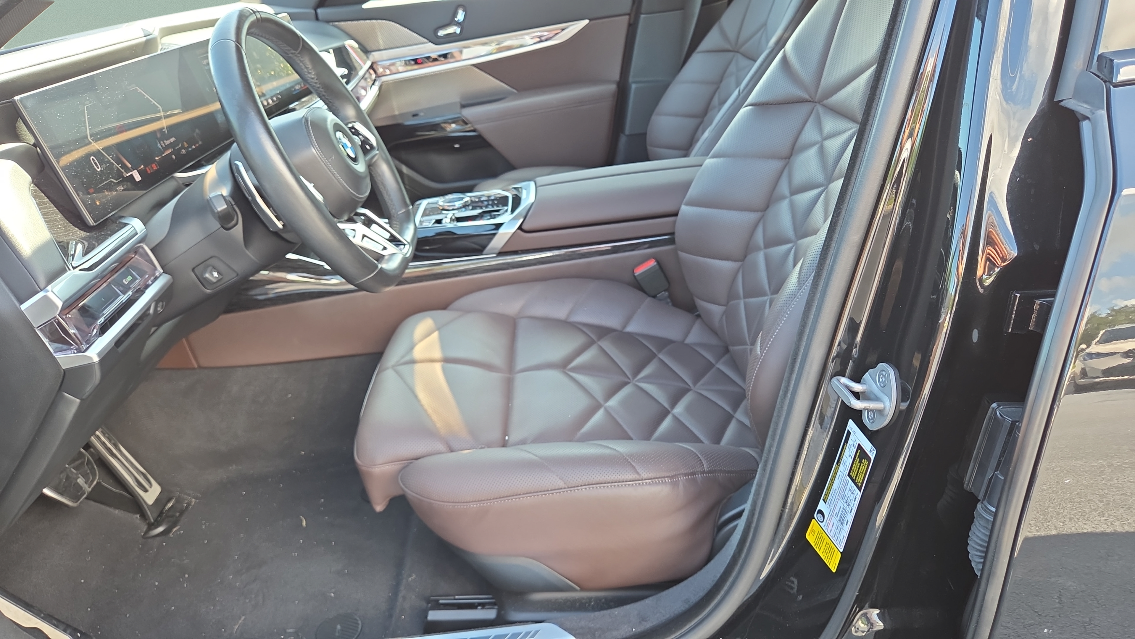 Used 2023 BMW 740i RWD image 9