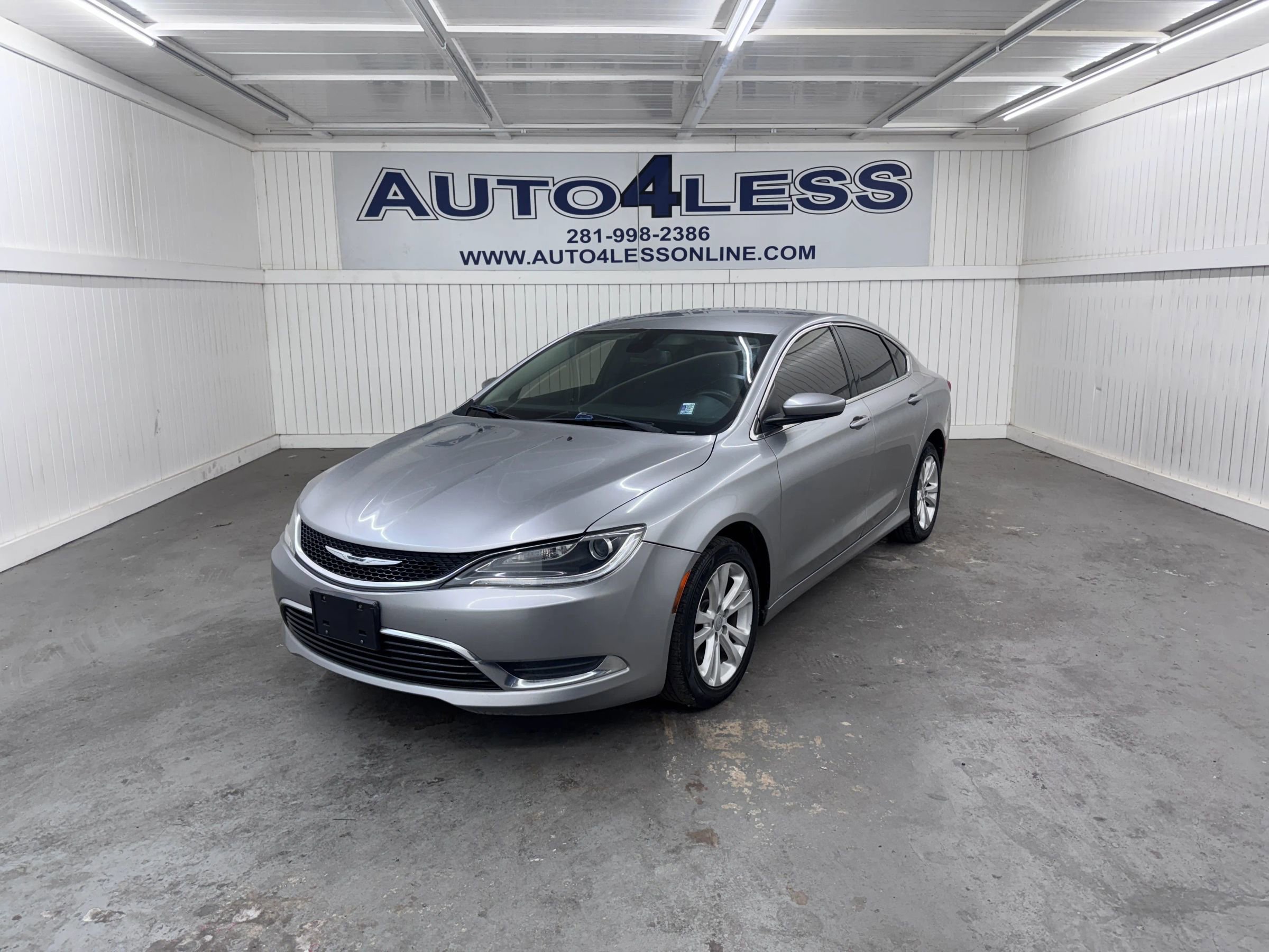 Used 2015 Chrysler 200 Limited w/ Convenience Group image 1