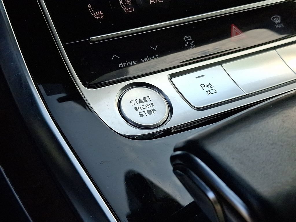 Used 2019 Audi Q8 Prestige w/ Luxury Package AWD/4WD image 24
