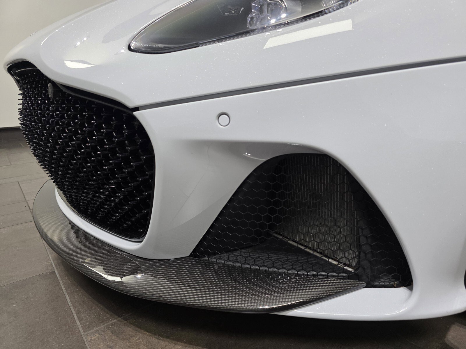 Used 2021 Aston Martin DBS Superleggera Volante image 31