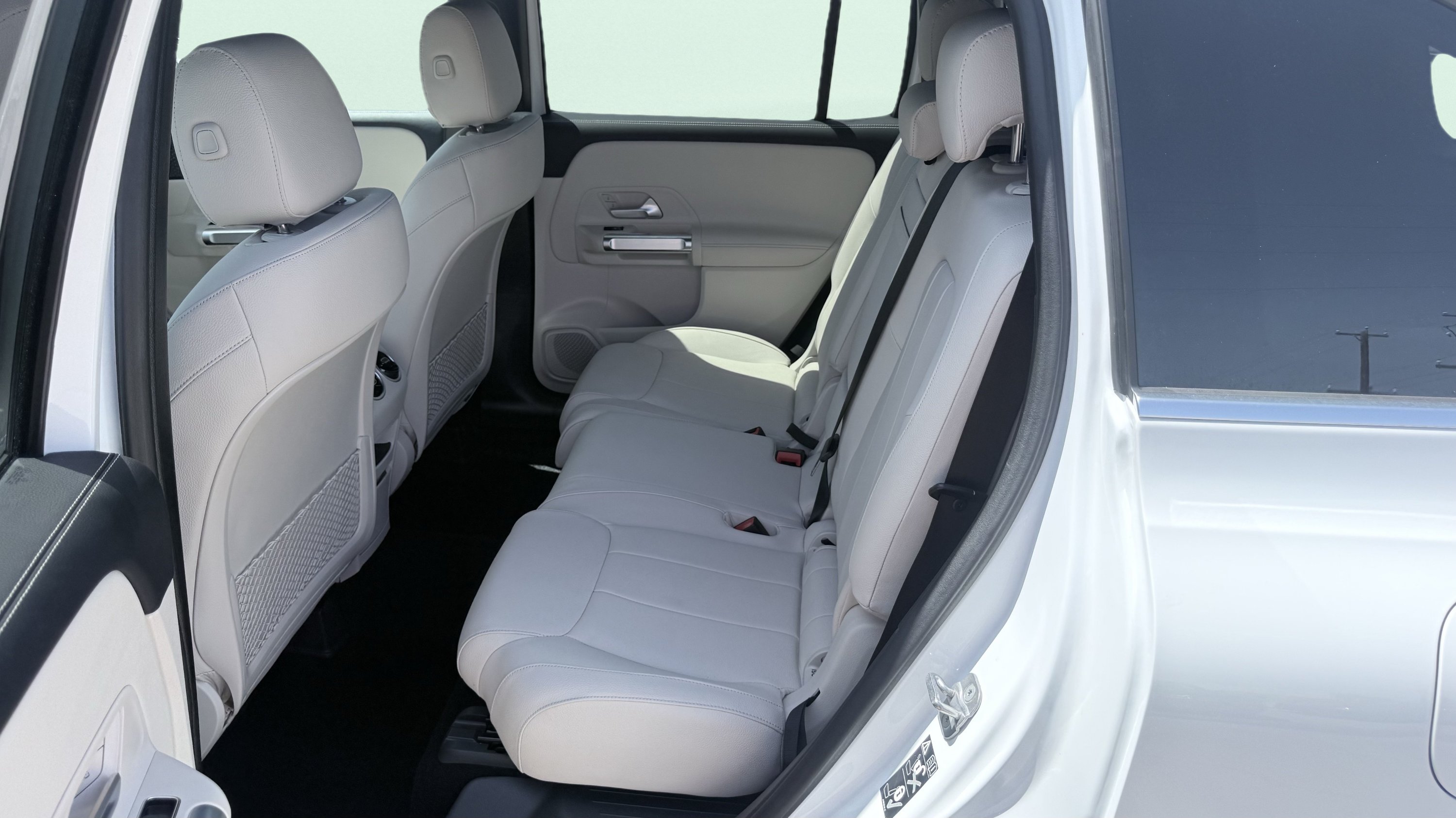 Used 2025 Mercedes-Benz GLB 250 image 33