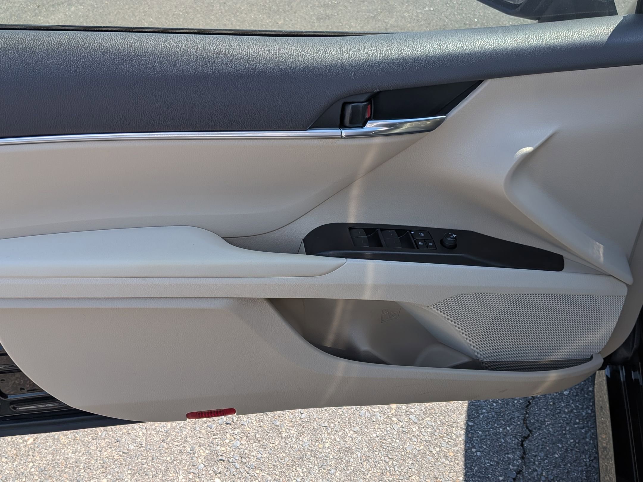 Used 2023 Toyota Camry LE FWD image 11