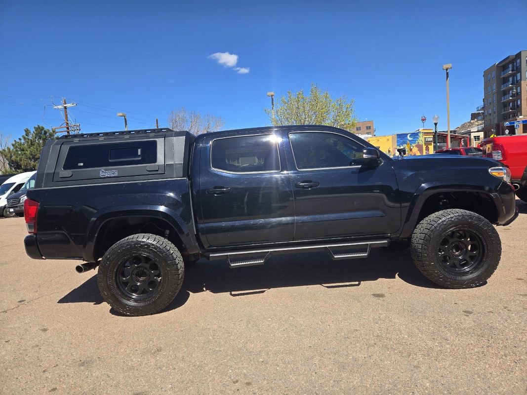 Used 2018 Toyota Tacoma TRD Sport w/ Technology Package AWD/4WD image 11