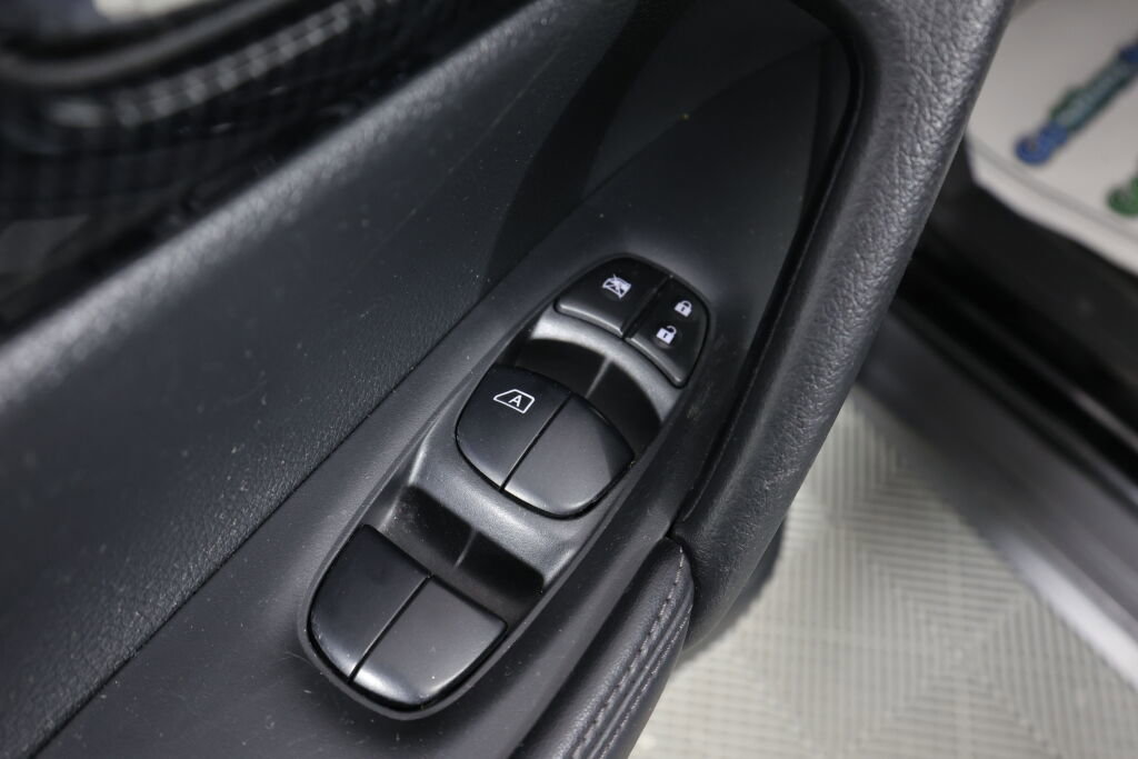 Used 2017 Nissan Rogue SL image 32